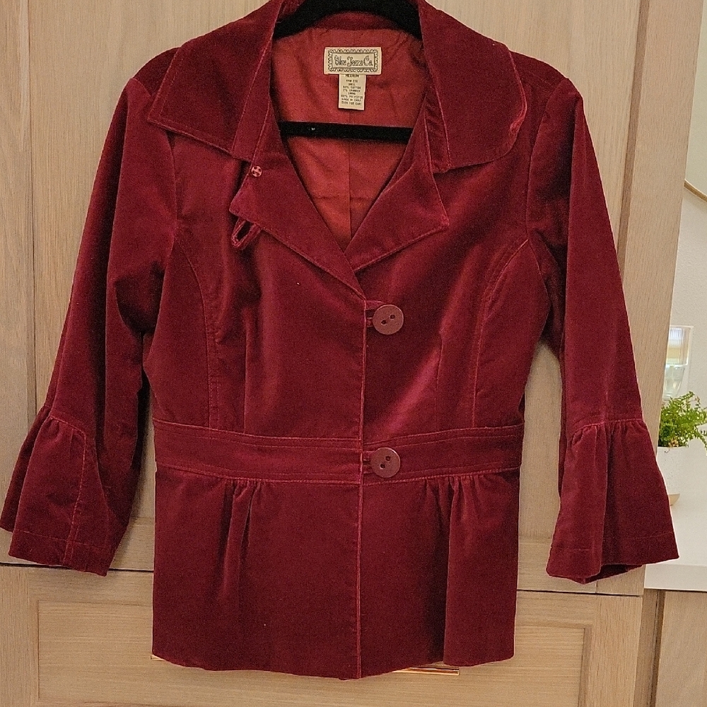 Elegant Velvet Blazer in Rich Burgundy